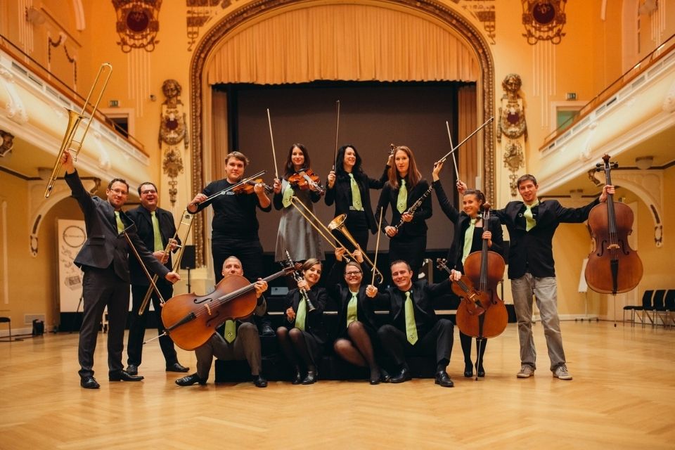 Skupinska slika TBA ekipe po uspešno zaključenem programu Harmonija strun